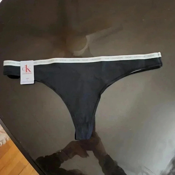 CALVIN KLEIN THONG - Picture 1 of 3